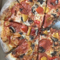 Large pizza w pepperoni, mushroom, peppers, well done ! Large pizza w pepperoni, mushroom, peppers, well done !