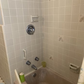 Porcelain Effects Tub & Tile Resurfacing - Before - General Contractors Near Me Porcelain Effects Tub & Tile Resurfacing - Before - General Contractors Near Me