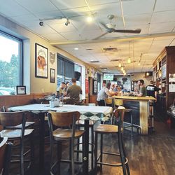 Mio's Pizzeria - Inside and the bar area