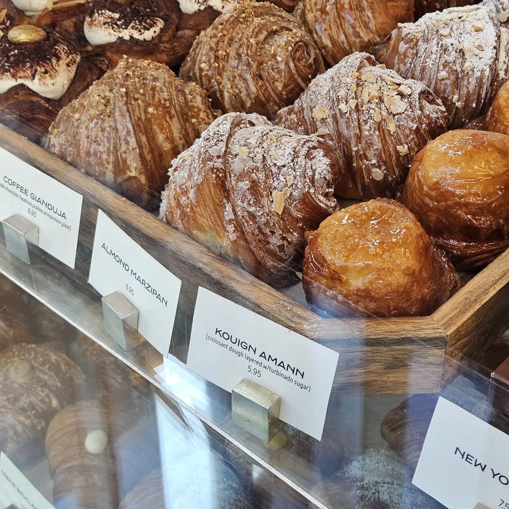 Le Beau - Patisserie/Cake Shop Near Me - Toronto, Ontario