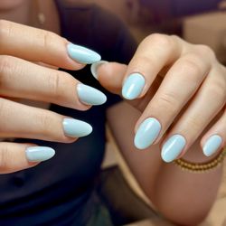 Avra Salon - Gel manicure