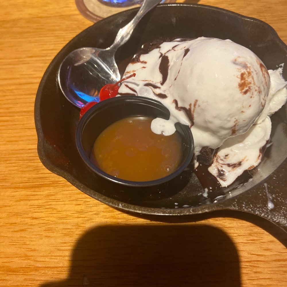 Twin Peaks - Hot fudge sundae brownie - Sports Bars Near Me - Davie, Florida Twin Peaks - Hot fudge sundae brownie - Sports Bars Near Me - Davie, Florida