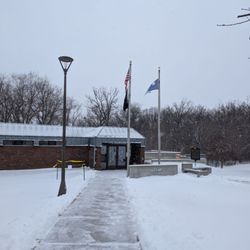 Fuller Lake Rest Area - Nicely shovelled walkway
