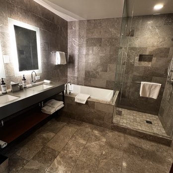 Hyatt Regency - Bathroom - Hotels Near Me - Renton, Washington Hyatt Regency - Bathroom - Hotels Near Me - Renton, Washington