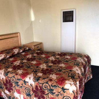 Travelers Inn - Full sized bed is comfortable - Hotels Near Me - Manteca, California Travelers Inn - Full sized bed is comfortable - Hotels Near Me - Manteca, California