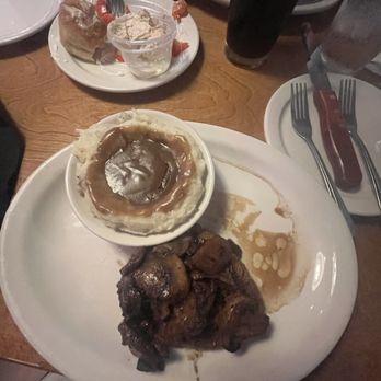 Texas Roadhouse - 8oz sirloin smothered in sautéed mushrooms with a side of mash potatoes with brown gravy. - American Near Me - Mesa, Arizona