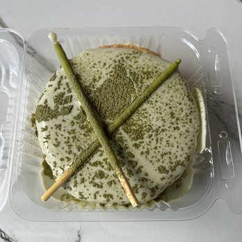 Fan Cha - a cake in a plastic container - Bubble Tea Near Me - Minneapolis, Minnesota