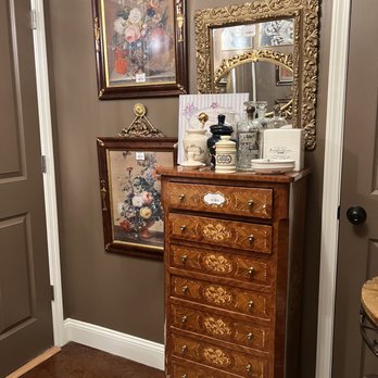 Vicini Pastaria - a dresser with a mirror above it - Pasta Shops Near Me - St. Louis, Missouri Vicini Pastaria - a dresser with a mirror above it - Pasta Shops Near Me - St. Louis, Missouri