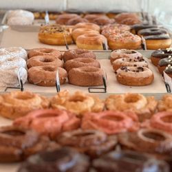 Status Dough Donuts & Coffee - Farragut