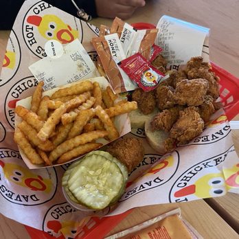 Dave's Hot Chicken - Chicken Shop Near Me - Pembroke Pines, Florida