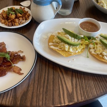 El Encanto Cafe - Huevos rancheros - Breakfast & Brunch Near Me - Dallas, Texas El Encanto Cafe - Huevos rancheros - Breakfast & Brunch Near Me - Dallas, Texas