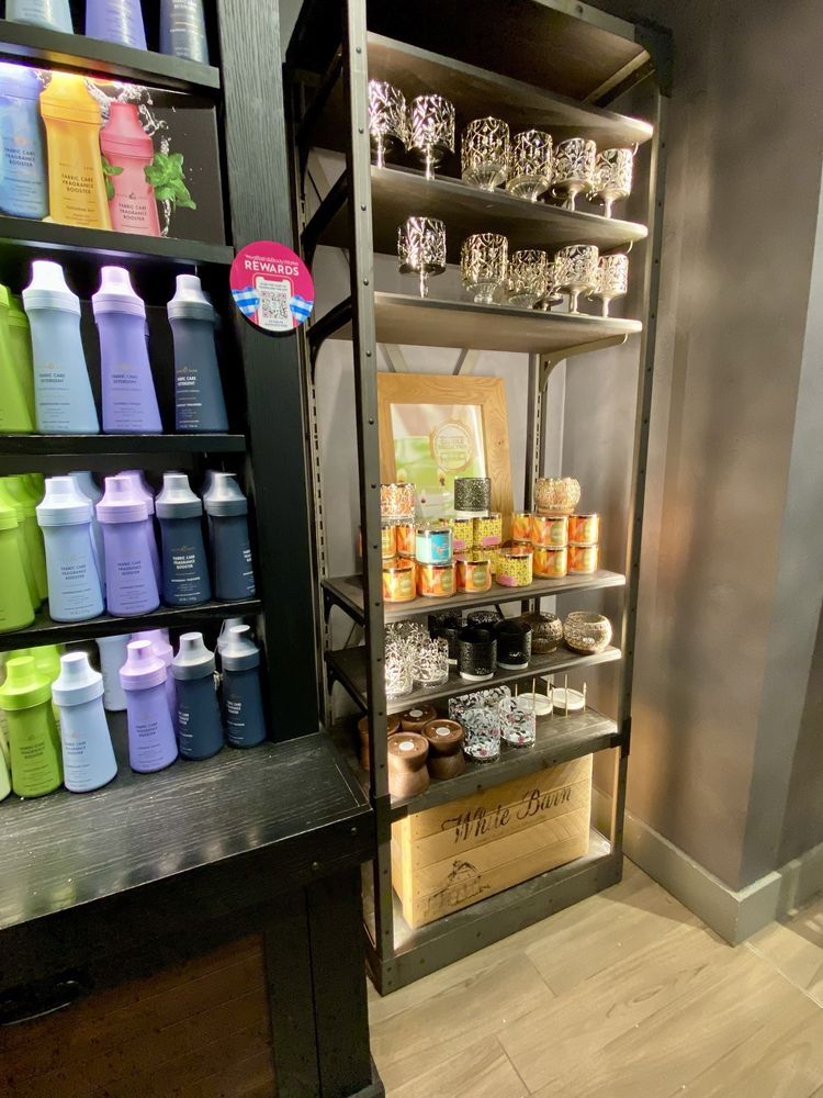 BATH & BODY WORKS Updated October 2024 30 Photos & 15 Reviews 203