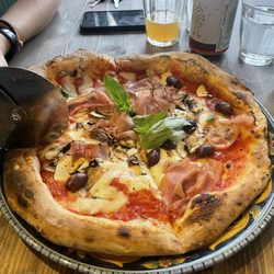 Meno Male - Pizza with mushroom, ham, olive 4.75/5
