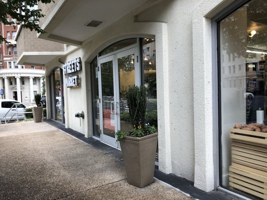 Streets Market by null