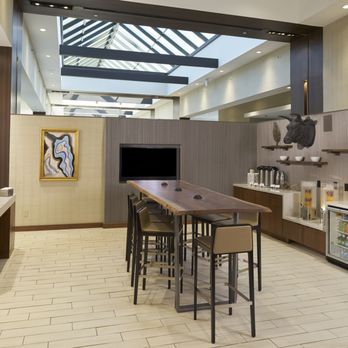 Durham Marriott City Center - M Club Lounge - Hotels Near Me - Durham, North Carolina