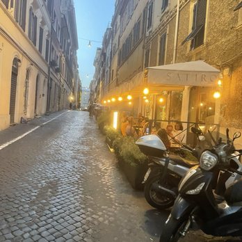Satiro Vino e Cucina - Outside at night - Seafood Near Me - Rome, RM