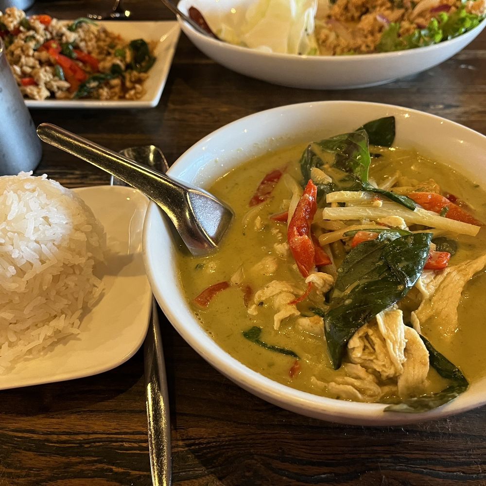 Ros Niyom Thai - Green curry with chicken ..."medium spicy" was kinda hot just for reference - Thai Near Me - Round Rock, Texas Ros Niyom Thai - Green curry with chicken ..."medium spicy" was kinda hot just for reference - Thai Near Me - Round Rock, Texas
