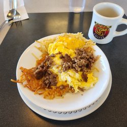 Scrambled eggs, sausage and hash browns plate