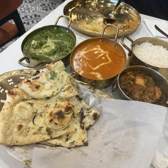 Hyderabad House - Saag Paneer chicken Butter Masala - Indian Near Me - Fort Worth, Texas Hyderabad House - Saag Paneer chicken Butter Masala - Indian Near Me - Fort Worth, Texas