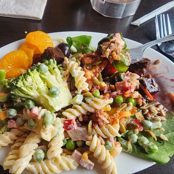 Ruby Tuesday - Delicious assortment from the salad bar. - American Near Me - Springfield, Missouri
