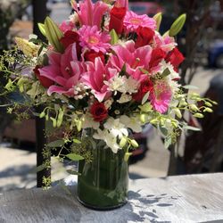 Signal Hill Florist - Lilly's vase VL 42