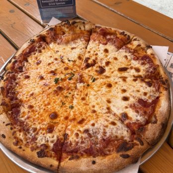 Aloha Beer Co - Cheese pizza - Breweries Near Me - Honolulu, Hawaii