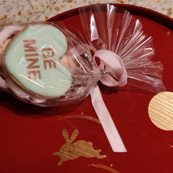 We Heart Cake Company - Look at the intricate pleats on the top of the package! - Bakeries Near Me - Honolulu, Hawaii We Heart Cake Company - Look at the intricate pleats on the top of the package! - Bakeries Near Me - Honolulu, Hawaii