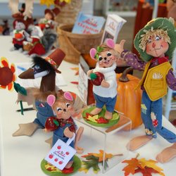 Annalee Dolls - Welcoming all visitors with a smile!