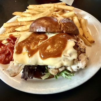 The Dullahan Irish Pub - Veranda Chicken Sandwich - Pubs Near Me - Lake Oswego, Oregon