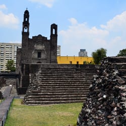 Plaza de las Tres Culturas - Plaza de las Tres Culturas; Templo Mayor, Iglesia Santiago