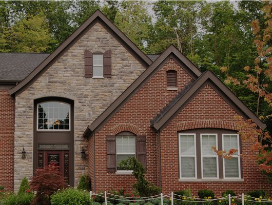 R & R Exterior Contractors Logo