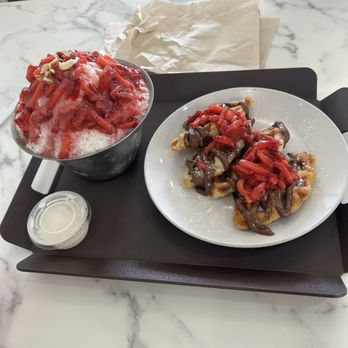 Leafy Korean Dessert Cafe - Strawberry Bingsu, Strawberry Nutella Croffle - Desserts Near Me - Overland Park, Kansas