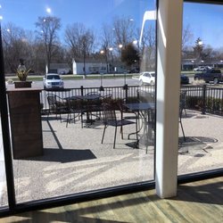 Tropical Smoothie Cafe - Patio