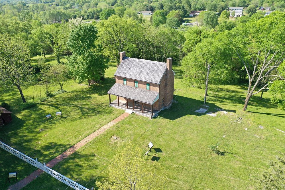 HAWTHORN HILL 195 Old Hwy 25, Castalian Springs, Tennessee