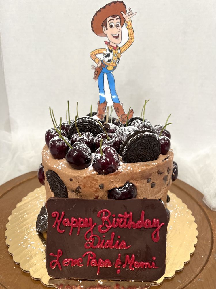 Carmen's Cakes & Pastries Logo