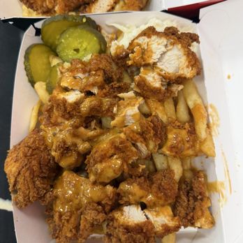 Fluffies Hot Chicken - Hackensack - Chicken Shop Near Me - Hackensack, New Jersey