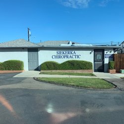 Siekerka Chiropractic - This place is great service wonderful and very helpful for when you have a back pains.