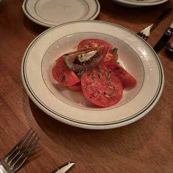 L’Echelle - Heirloom tomato salad - French Near Me - Portland, Oregon