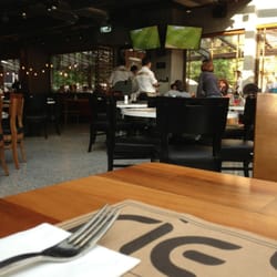 Brasserie Polonez - Sipariş verdik te. Restoranın içi..,