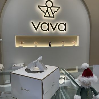Vava Designer Cakes - Desserts Near Me - Toronto, Ontario