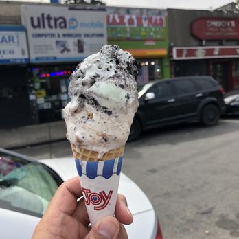 Max & Mina's - Ice Cream & Frozen Yogurt Near Me - Flushing, New York