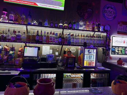 Crackers Lounge & Package