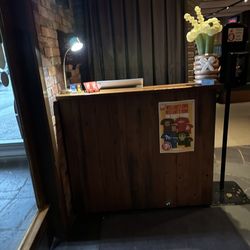 MT Bellies Tap & Grillhouse - Host stand