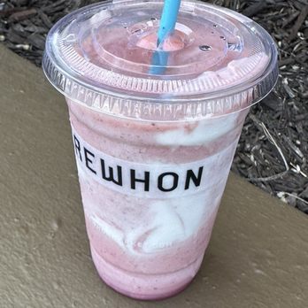Erewhon - Hailey Bieber smoothie - Grocery Near Me - Santa Monica, California Erewhon - Hailey Bieber smoothie - Grocery Near Me - Santa Monica, California