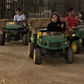 Peltzer Pumpkin Farm - Pumpkin Patches Near Me - Temecula, California
