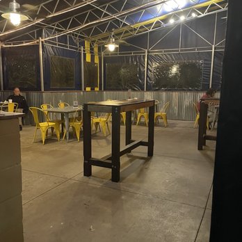 Dave's Pizza Garage - Outside dining. - Pizza Near Me - Tallahassee, Florida
