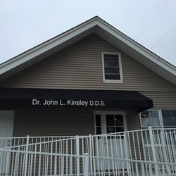 John L. Kinsley, DDS - Wheelchair accessible entrance