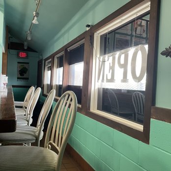 Susan's Hamburgers N More - Indoor counter top seating area - Burgers Near Me - Dallas, Texas
