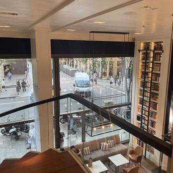 Seventy Barcelona - Internal view thru glass wall to street traffic. - Hotels Near Me - Barcelona, B