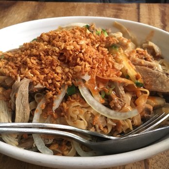 Burma Superstar - Garlic noodles with duck - Burmese Near Me - Alameda, California